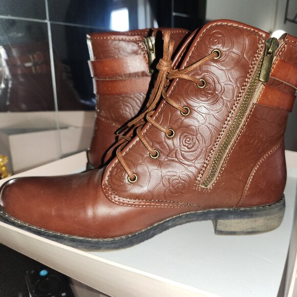 Day Trippin' Flat Booties - Picture 2 of 10